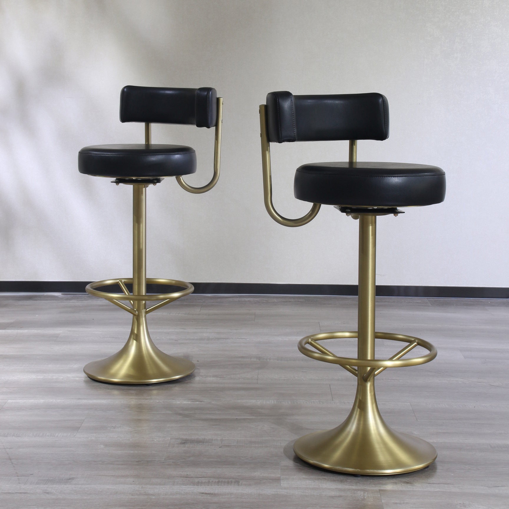 Light Luxury Metal High-End Bar Stool with Adjustable Height, Swivel Backrest, Suitable for Home and Bar Use, High-End Bar Stool Chair