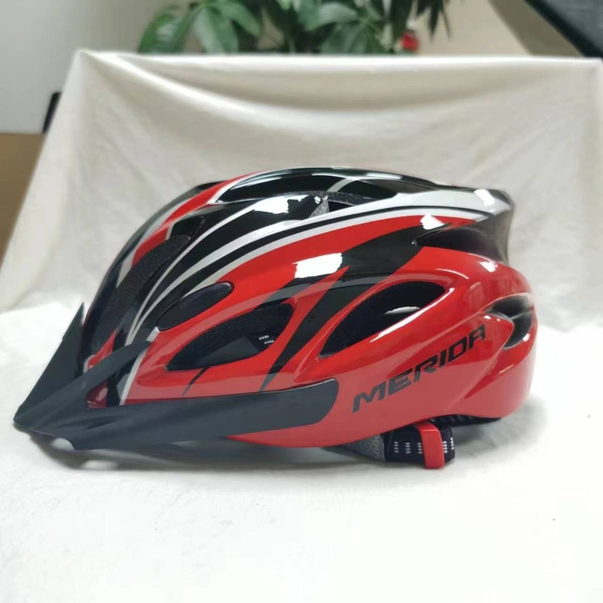Bicycle Riding Integrated Breaking Wind Helmet